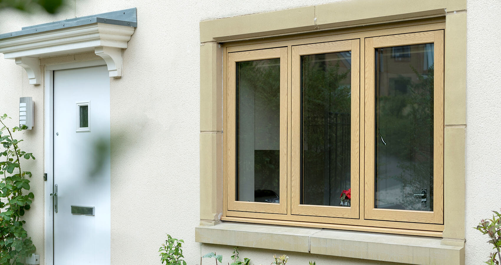 Oak effect flush sash Infinity window